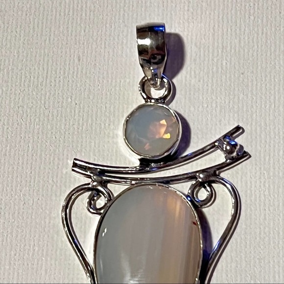 Handmade Indian Rainbow Moonstone Pendant - Picture 8 of 8